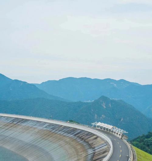 《挑战极限，征服秋名山——《飞越秋名山》游戏攻略》（突破速度极限，感受真实赛车体验！）-第2张图片-游戏攻略港